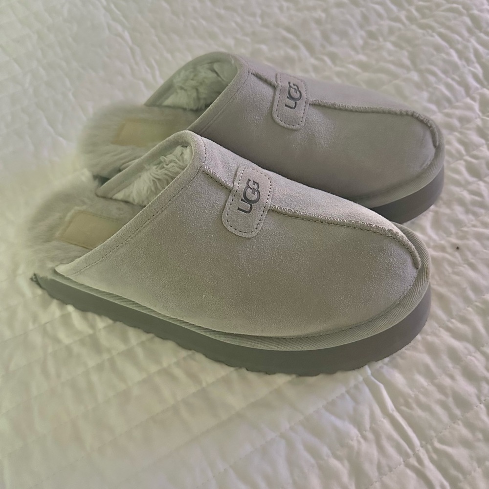 Ugg Slippers Gray
